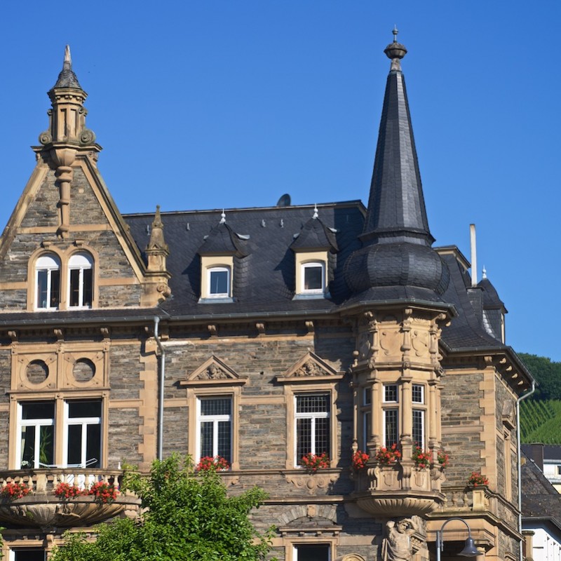 historische-villa-bernkastel-dachdeckung-schiefer-steildach-denkmalpflege